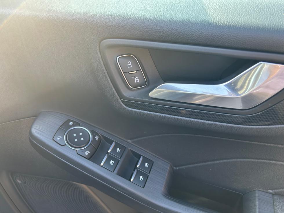 Ford Kuga Photo 416b80e6-9b22-4398-a0ee-c25962dd137f.jpeg