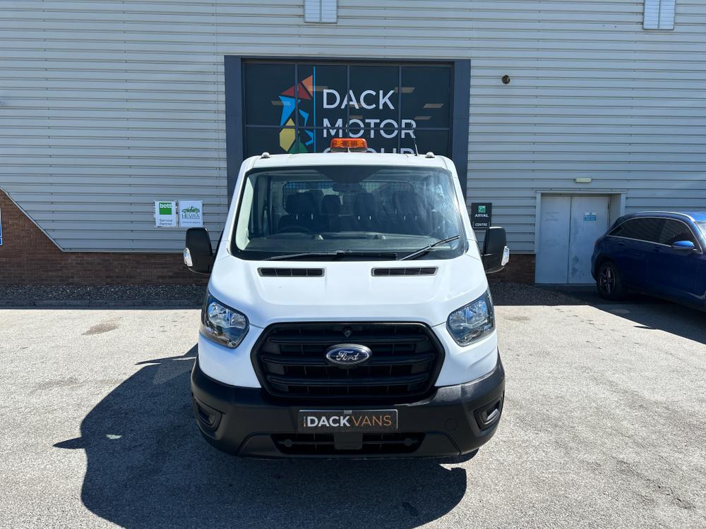 Ford Transit Photo 4173749f-c1af-4e8a-8a45-d5a6309446b4.jpg