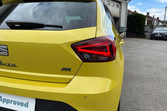 SEAT Ibiza Photo 18