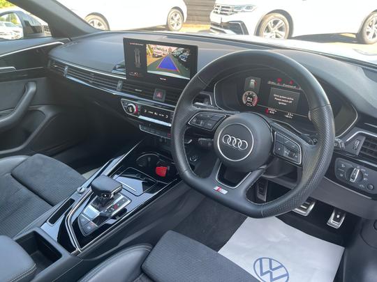 Audi A4 Avant Photo 41951996-51bc-4579-89d4-6461df92e822.jpg