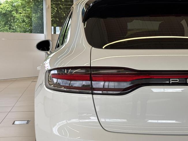 PORSCHE Macan Photo 23