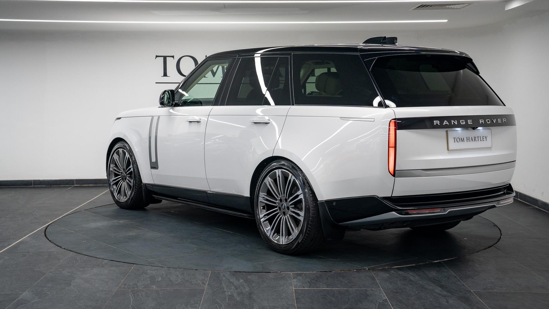 Land Rover Range Rover Photo 419dda00-aae5-4d57-877c-6c637e8da2fc.jpg