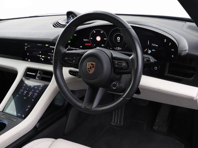 Porsche TAYCAN Photo 13