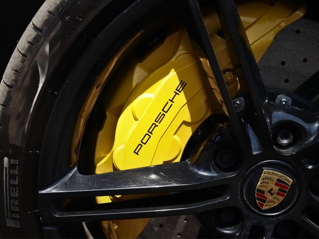 PORSCHE Taycan Photo 16