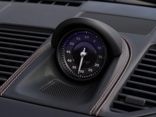 PORSCHE 911 Photo 17