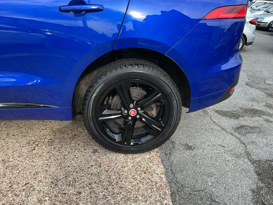 Jaguar F-PACE Photo 14