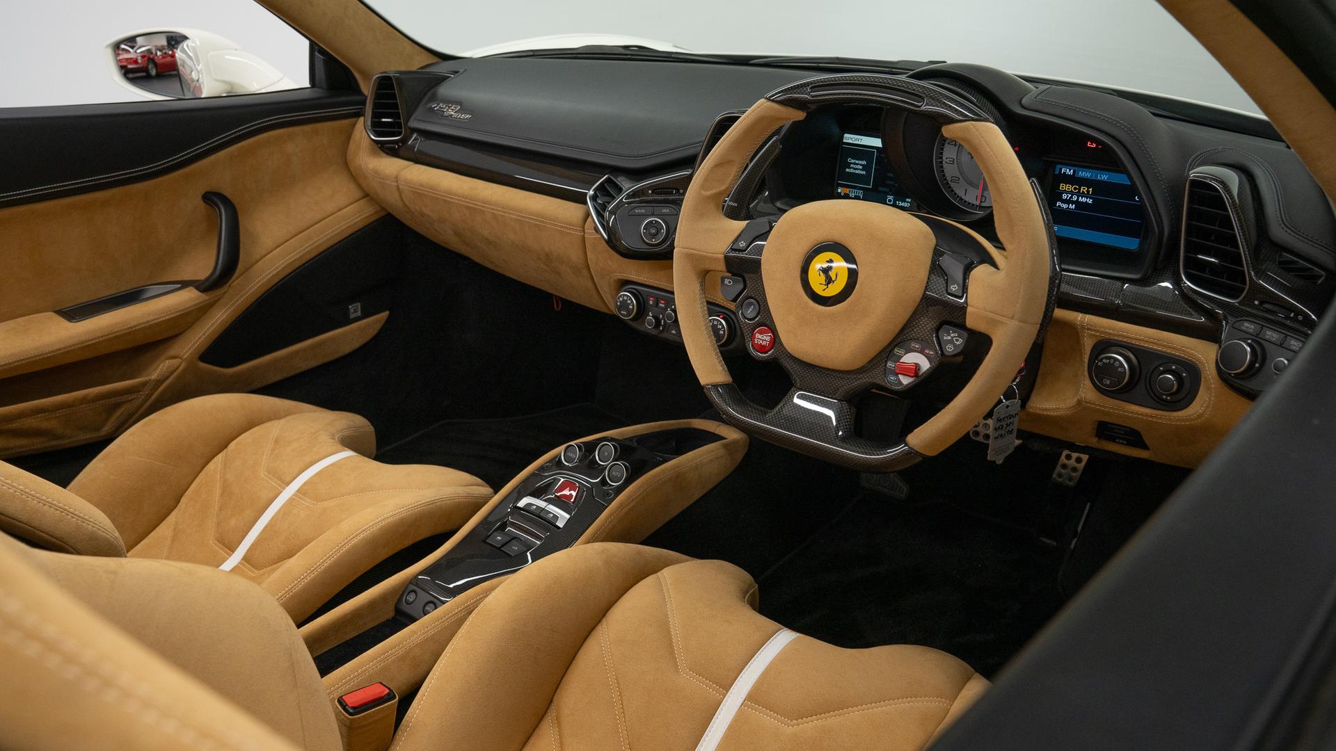 Ferrari 458 Photo 41b78b25-f19d-4b1b-87fd-5791ebeb707f.jpg