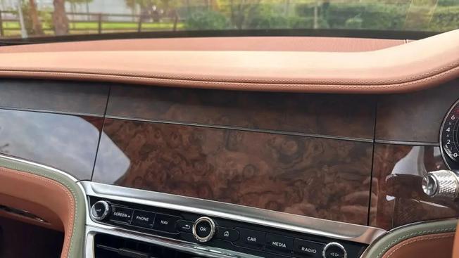 BENTLEY Flying Spur Photo 13