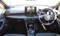 Toyota YARIS Photo 10