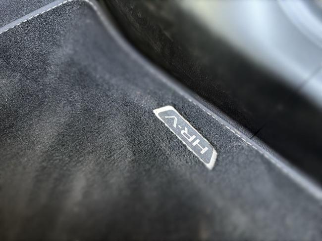 Honda HR-V Photo 422cf2a4-d840-44ee-9209-7a7ef978761d.jpg