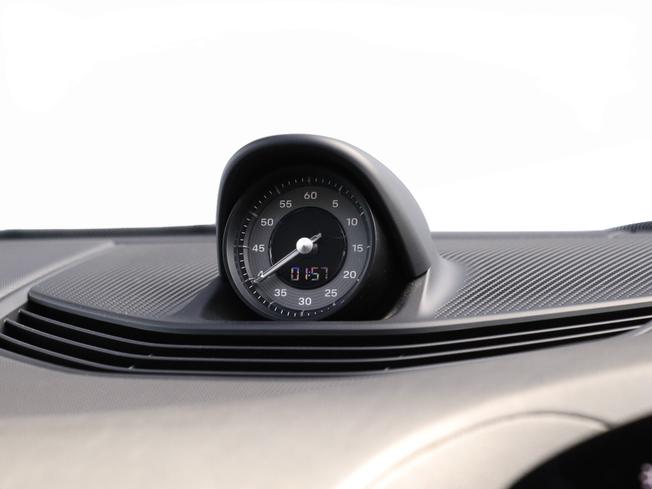 PORSCHE Taycan Photo 15