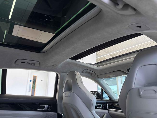 PORSCHE Panamera Photo 48