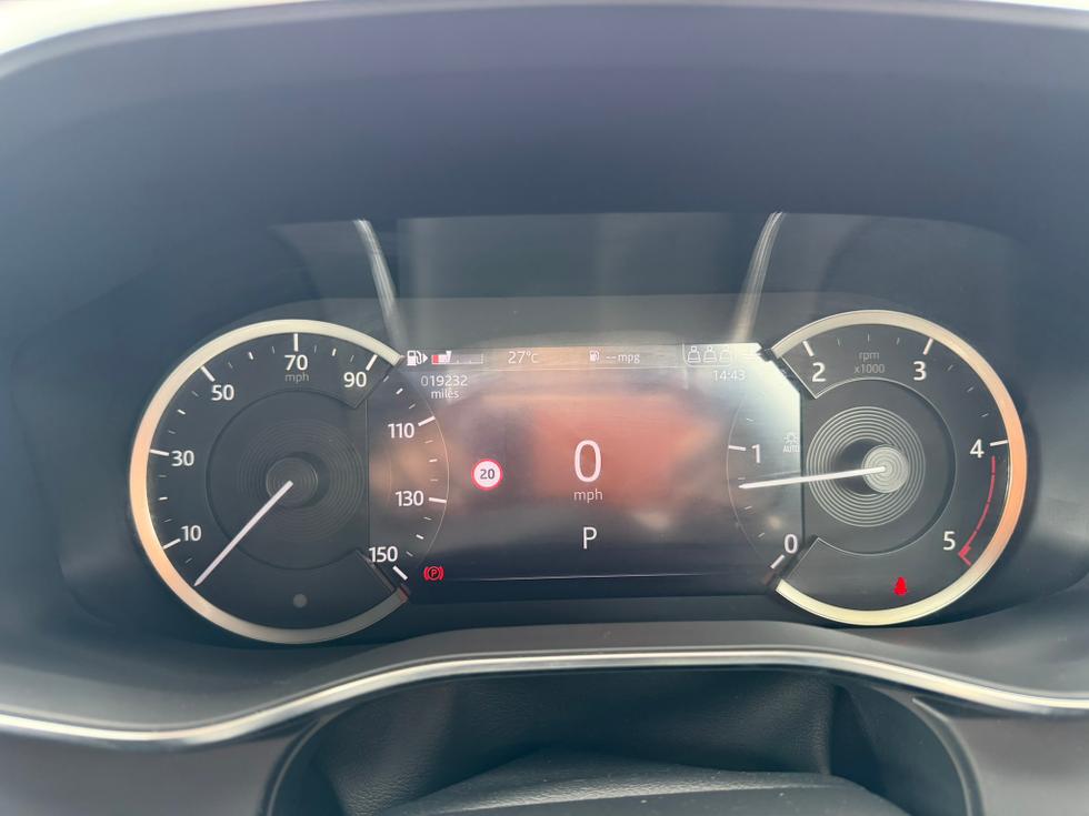 Jaguar F-PACE Photo 427c6ceb-ddf2-42c9-bcd2-d1587060ac66.JPEG