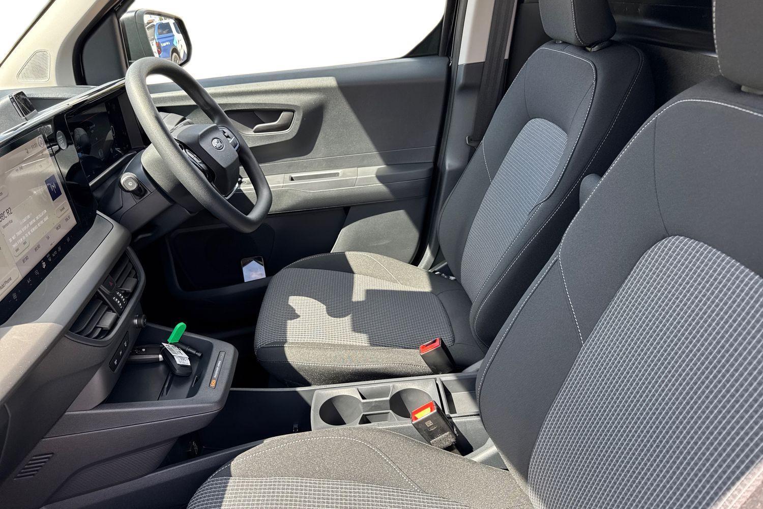 Ford E-TRANSIT COURIER Photo 10