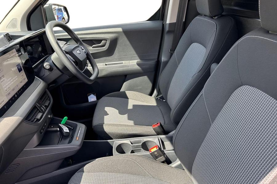 Ford E-TRANSIT COURIER Photo 428db8a8-2080-409f-b9d6-e54a512bf12b.jpg