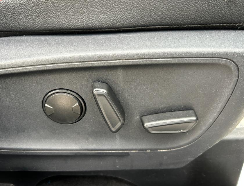 Ford Kuga Photo 42900302-570a-4afb-8fa0-f2c475bae741.jpg