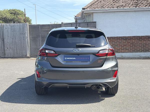 Ford FIESTA Photo 32