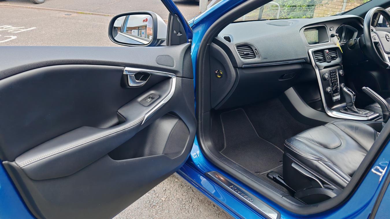 Used Volvo V40 RX66YXR 23