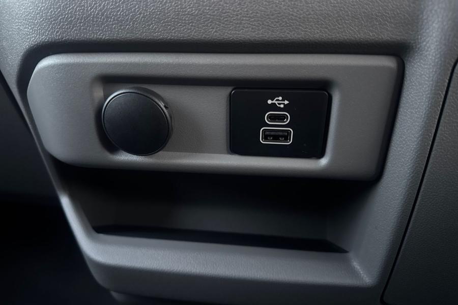 Ford TRANSIT CUSTOM Photo 42b73e98-ae33-4704-ac1f-c5f1735e4d7e.jpg