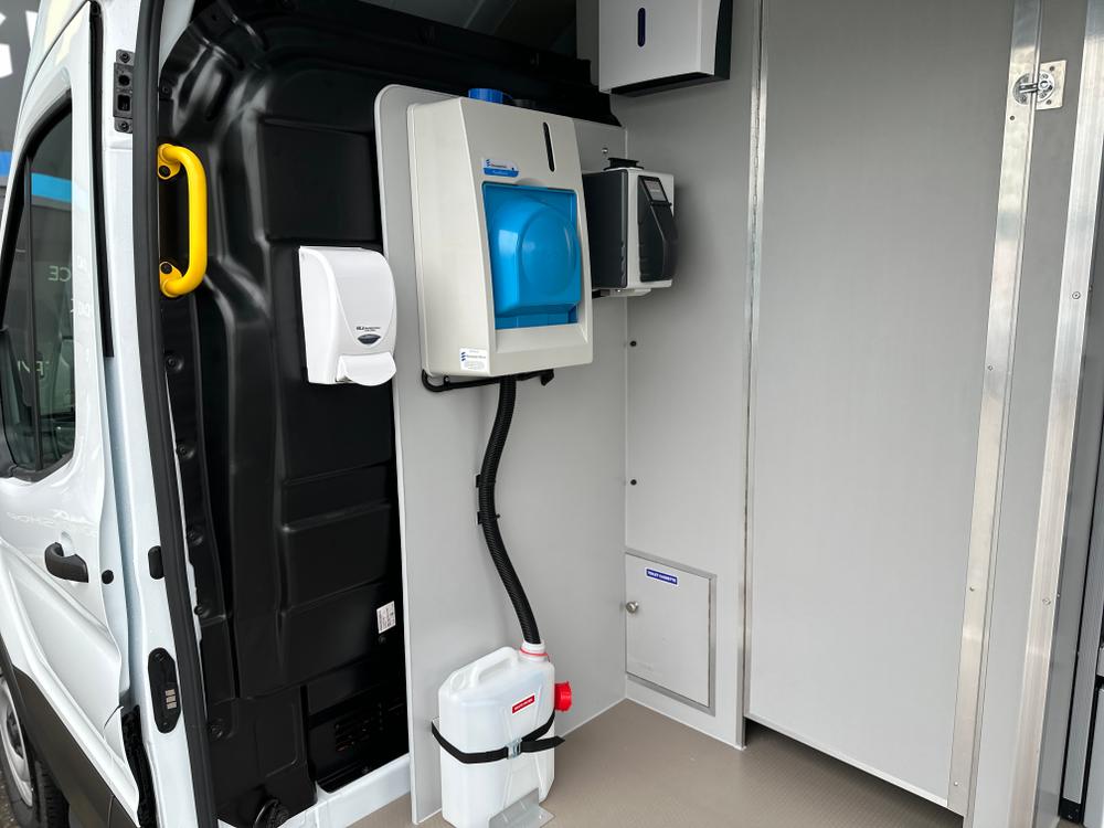 Ford Transit Photo 42d4a014-3f7b-479a-bed3-7eb5d7b3be75.jpg