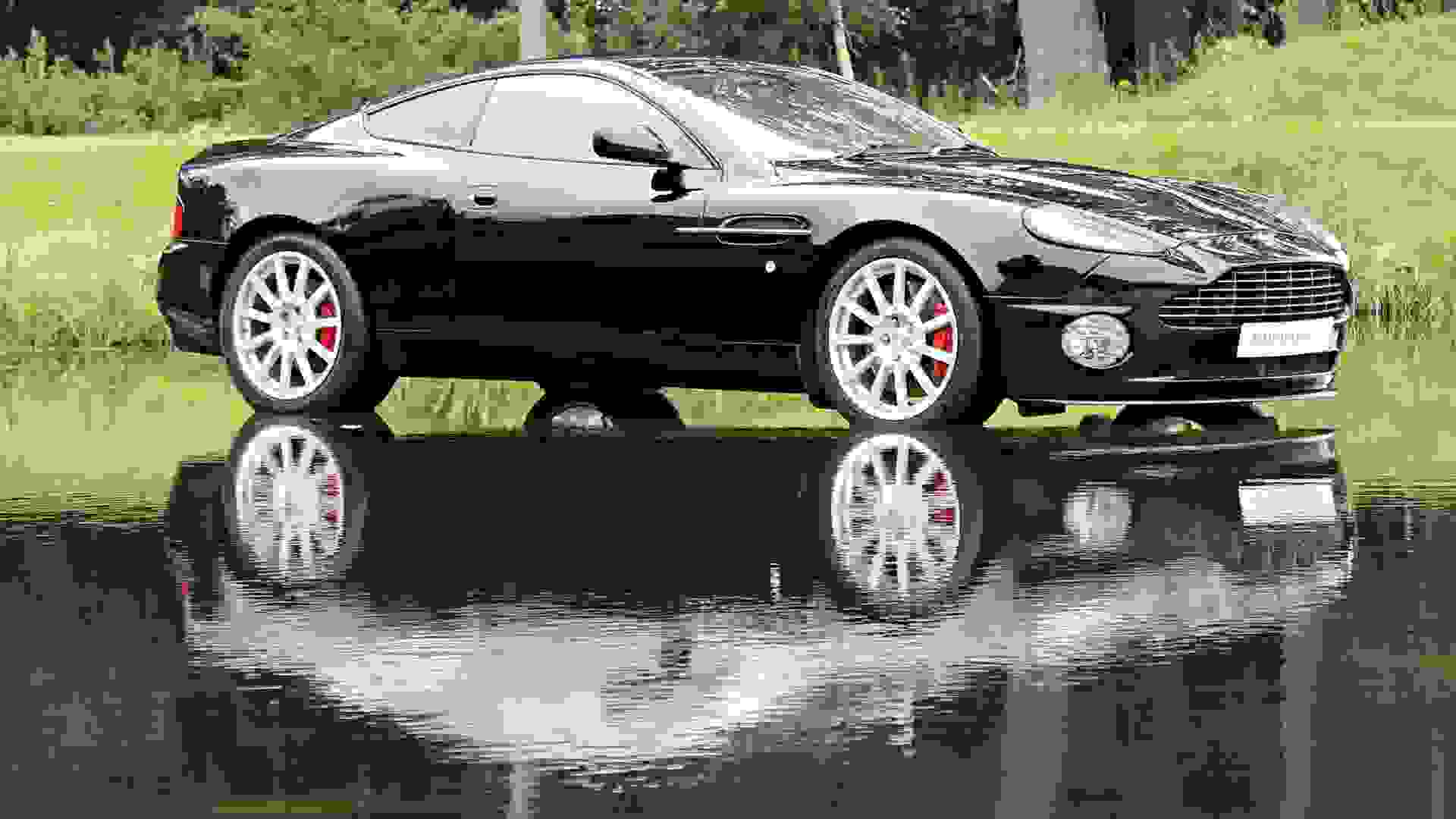Aston Martin VANQUISH Photo 42e27d98-357b-430b-8f73-79717208223d.jpg