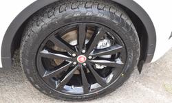 Jaguar E-PACE Photo 36