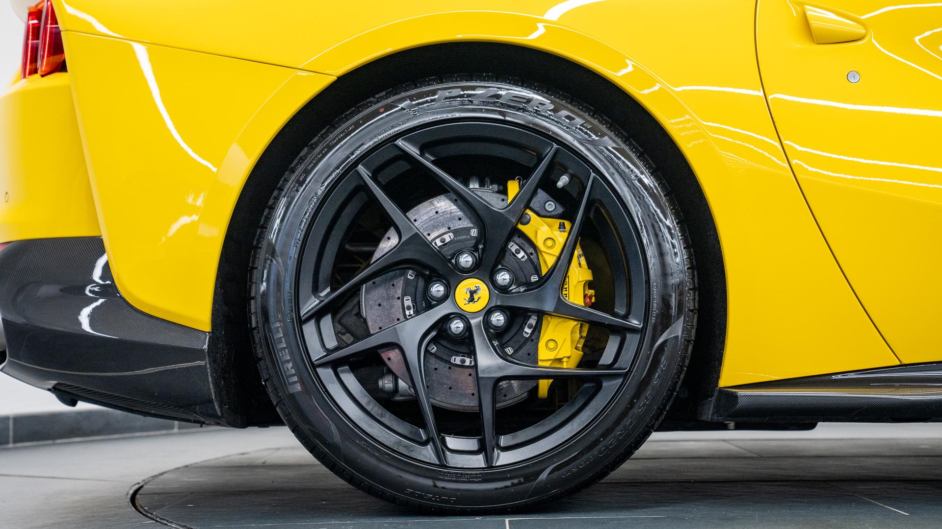 Ferrari 812 Photo 43416211-f349-4148-937b-a9a0bad3b013.jpg