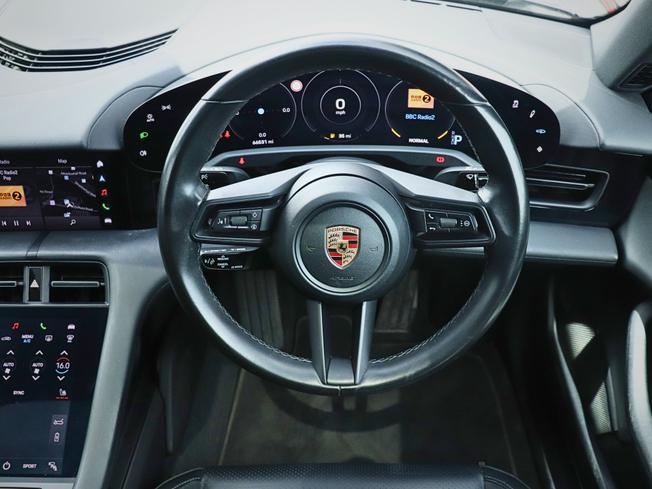 PORSCHE Taycan Photo 30
