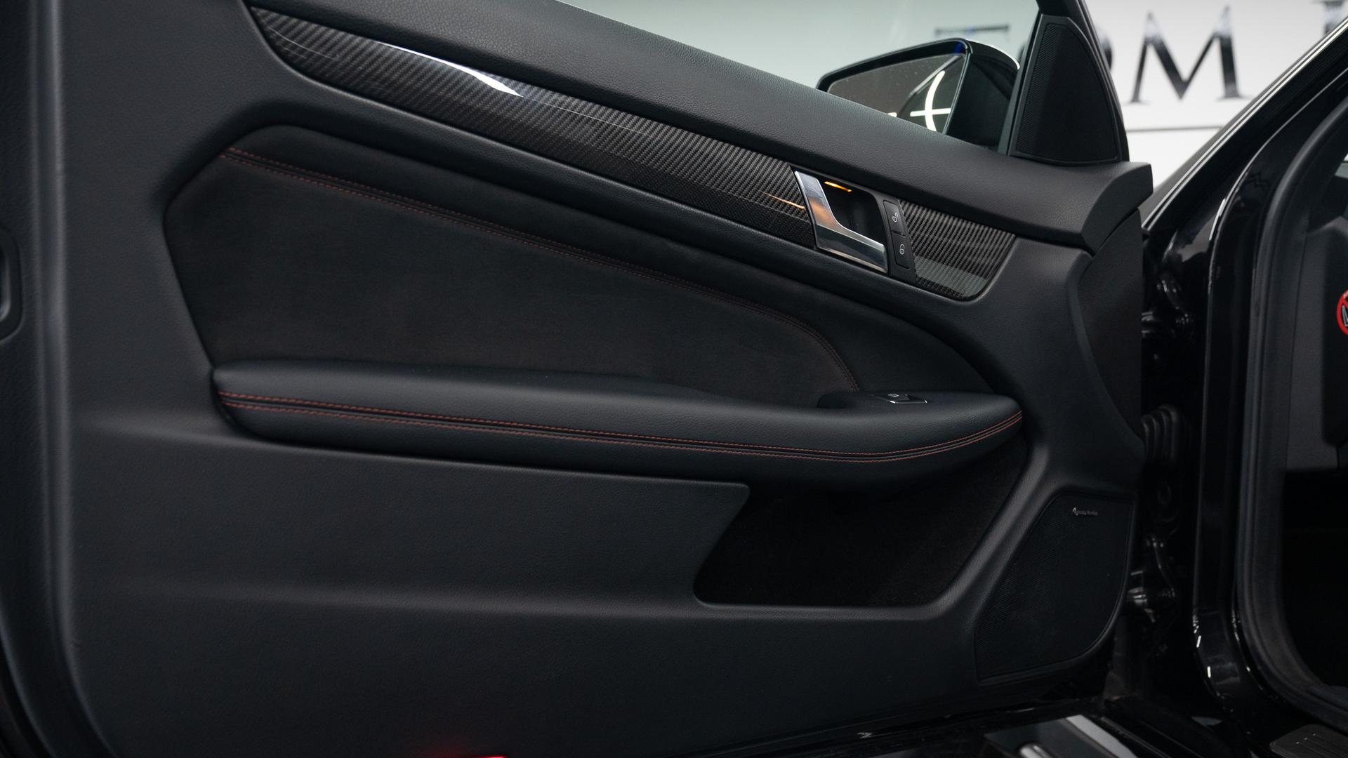 Mercedes-Benz C63 AMG Photo 43794317-9a06-498c-9fbb-1fad6ebd5b96.jpg