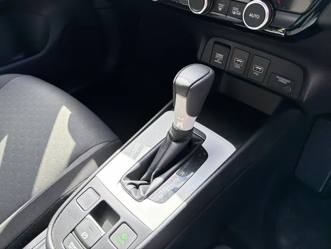 Honda Jazz Photo 4381022e-113f-42d9-895c-e7310f9e53bd.jpg