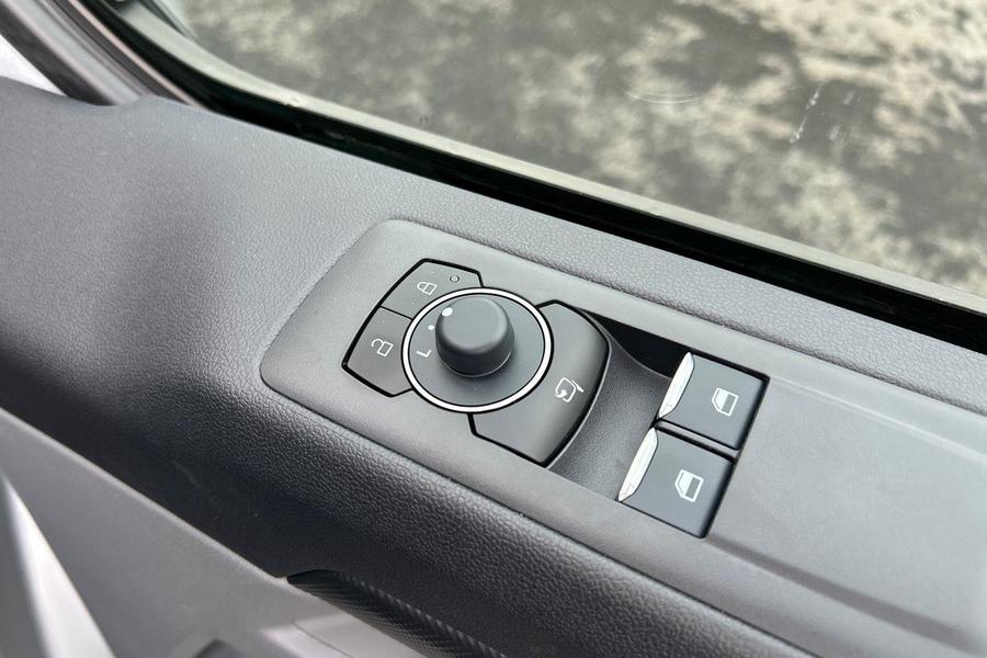 Ford TRANSIT CUSTOM Photo 43878f63-dafb-4e1c-9738-f2845618655f.jpg