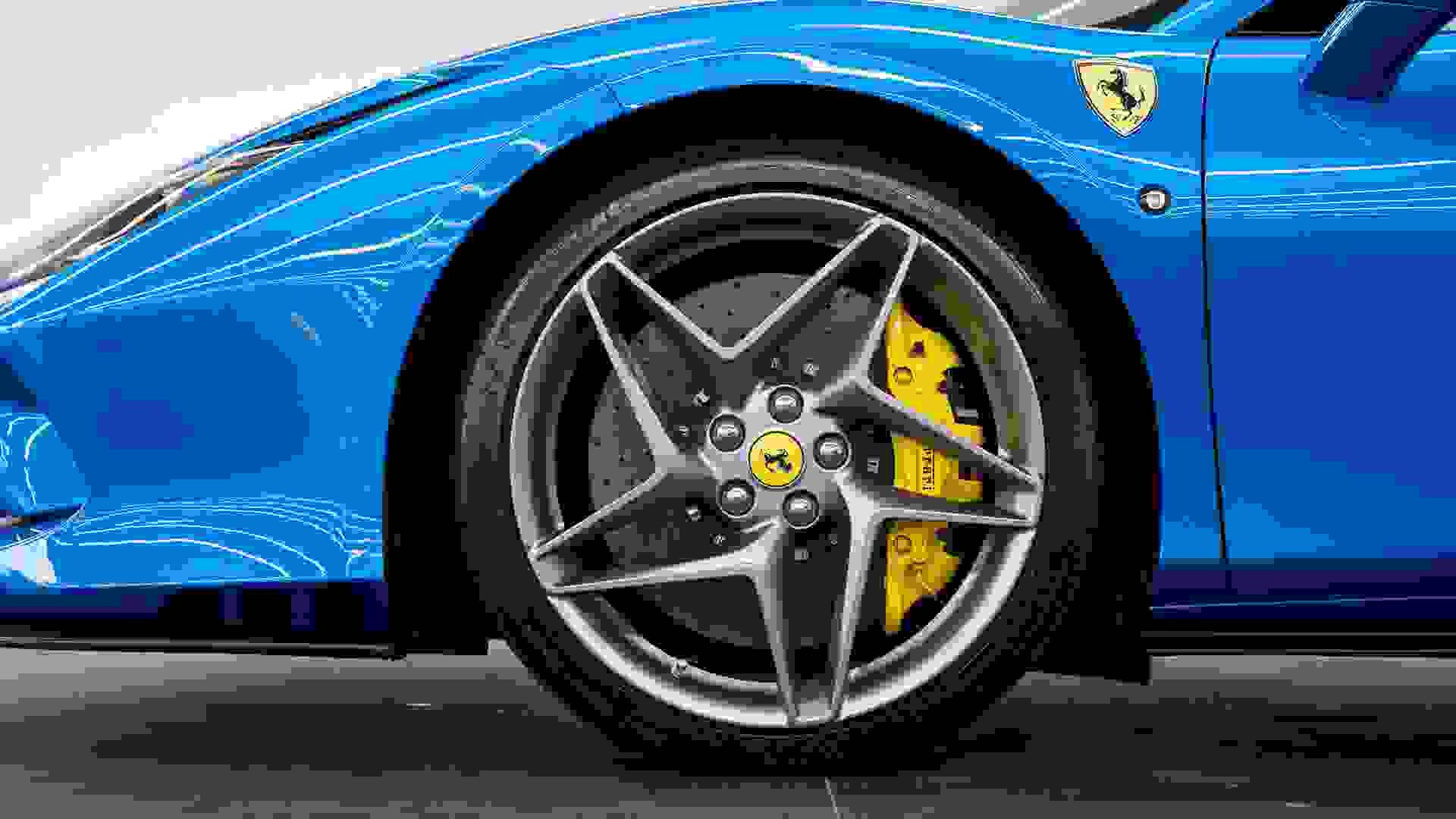 Ferrari F8 Photo 438c7fce-551d-48b3-a53a-d02d8af188a7.jpg