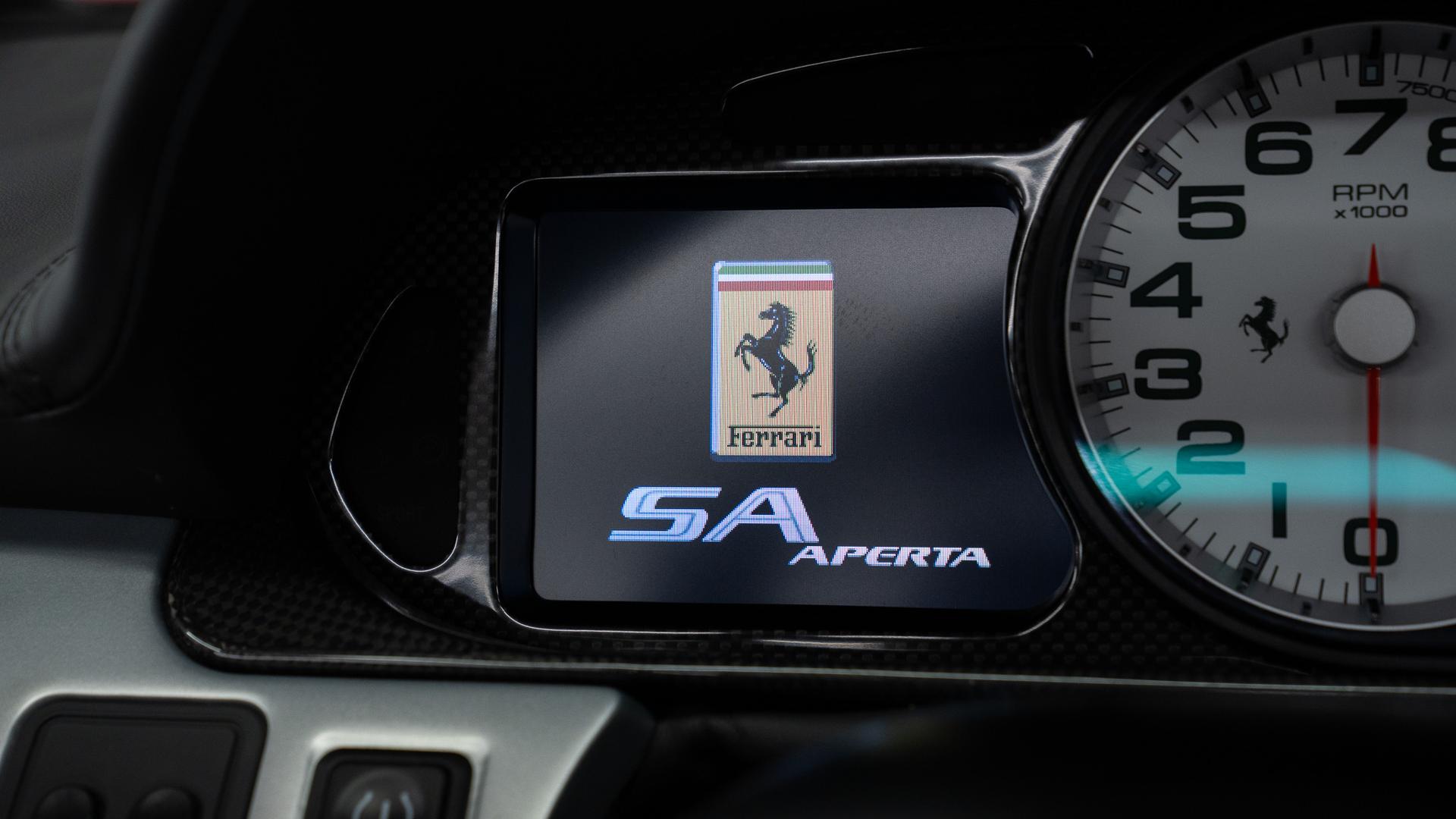 Ferrari 599 Photo 439a6685-31f8-42b2-8384-ee082938d64a.jpg