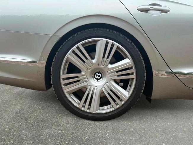 BENTLEY Flying Spur Photo 13