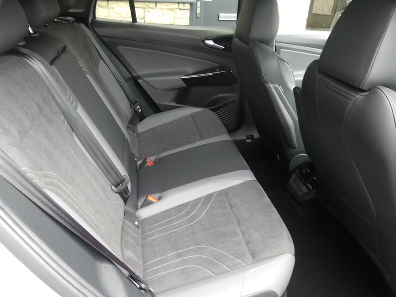 Volkswagen ID.4 Photo 43a578c5-bafa-49b1-8df8-cf0a213b5a27.jpg