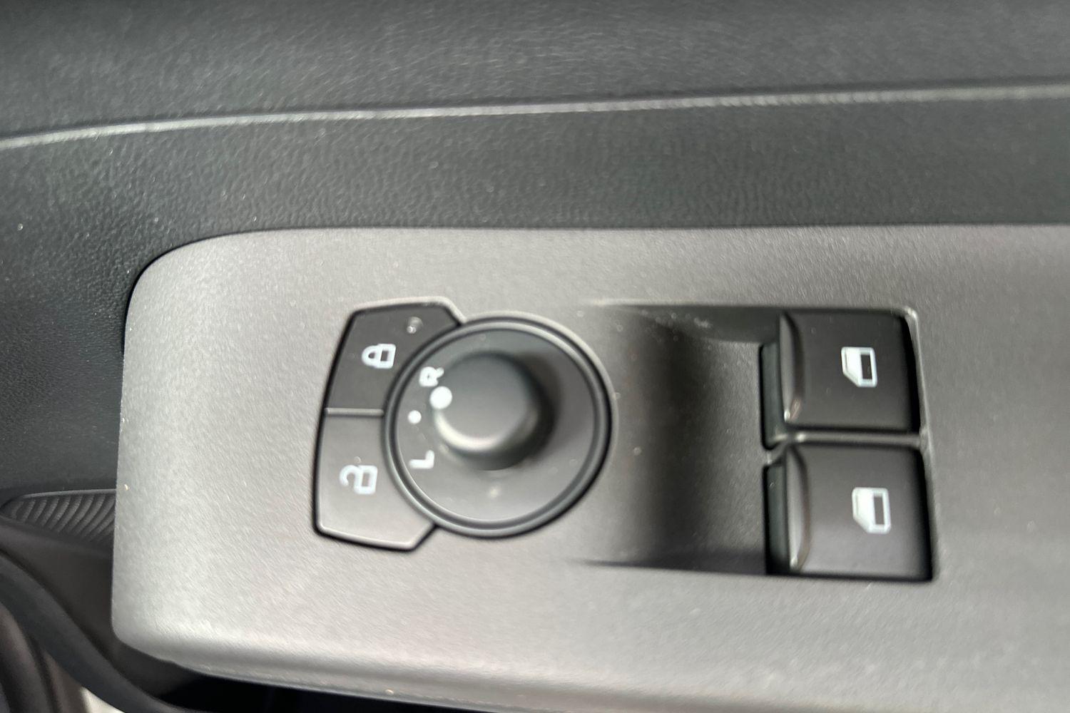 Ford TRANSIT COURIER Photo 14