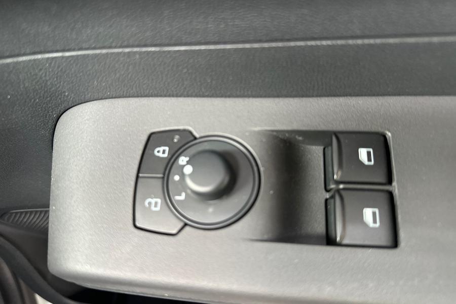 Ford TRANSIT COURIER Photo 43b4c33a-ba7d-4743-8c6f-4ccfe50d4a1e.jpg