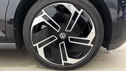 VOLKSWAGEN ID. Buzz Photo 5