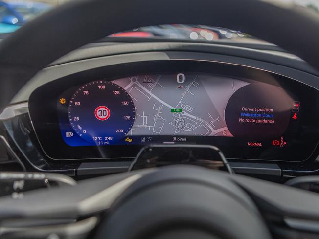 PORSCHE Macan Photo 16