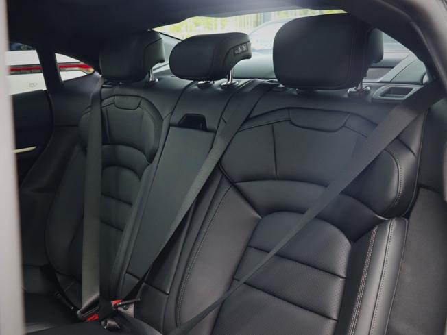 PORSCHE Taycan Photo 47