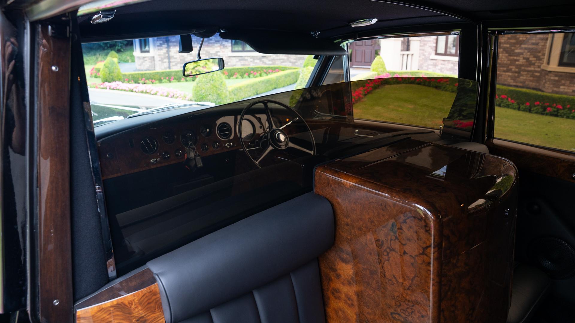 Rolls-Royce Phantom VI Limousine Photo 43e2f5e9-6256-49e4-ba04-a1515e92c8bd.jpg