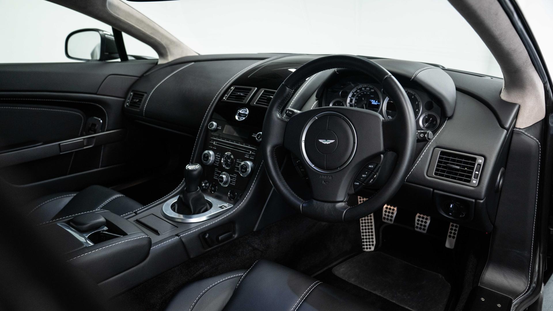 Aston Martin Vantage Photo 43e4953c-5148-441d-a8ff-35e18b1f863c.jpg