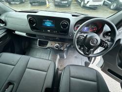 Mercedes-Benz Sprinter Photo 10