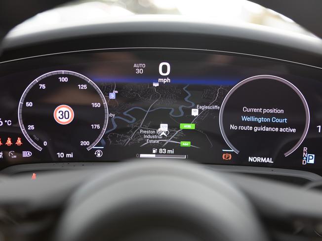 PORSCHE Taycan Photo 25