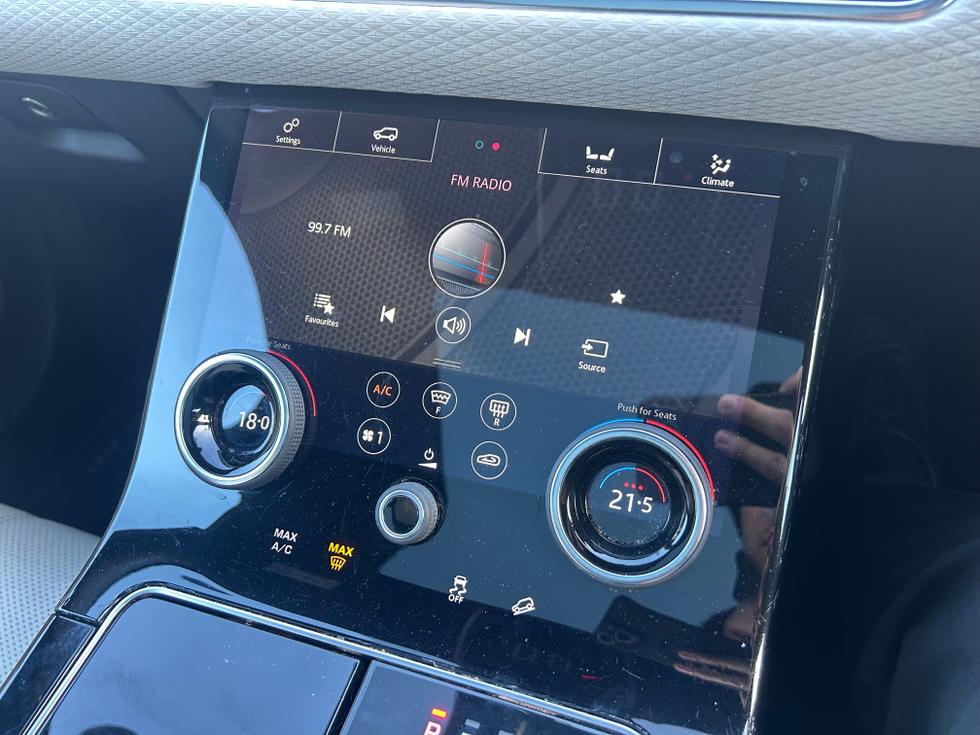 Land Rover Range Rover Velar Photo 440407f6-afdf-472c-a6bb-69585d8e8f8a.jpeg