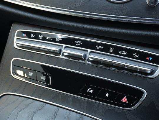 Mercedes-Benz E Class Photo 440fec38-1734-483e-881e-a63ad96945cc.jpg