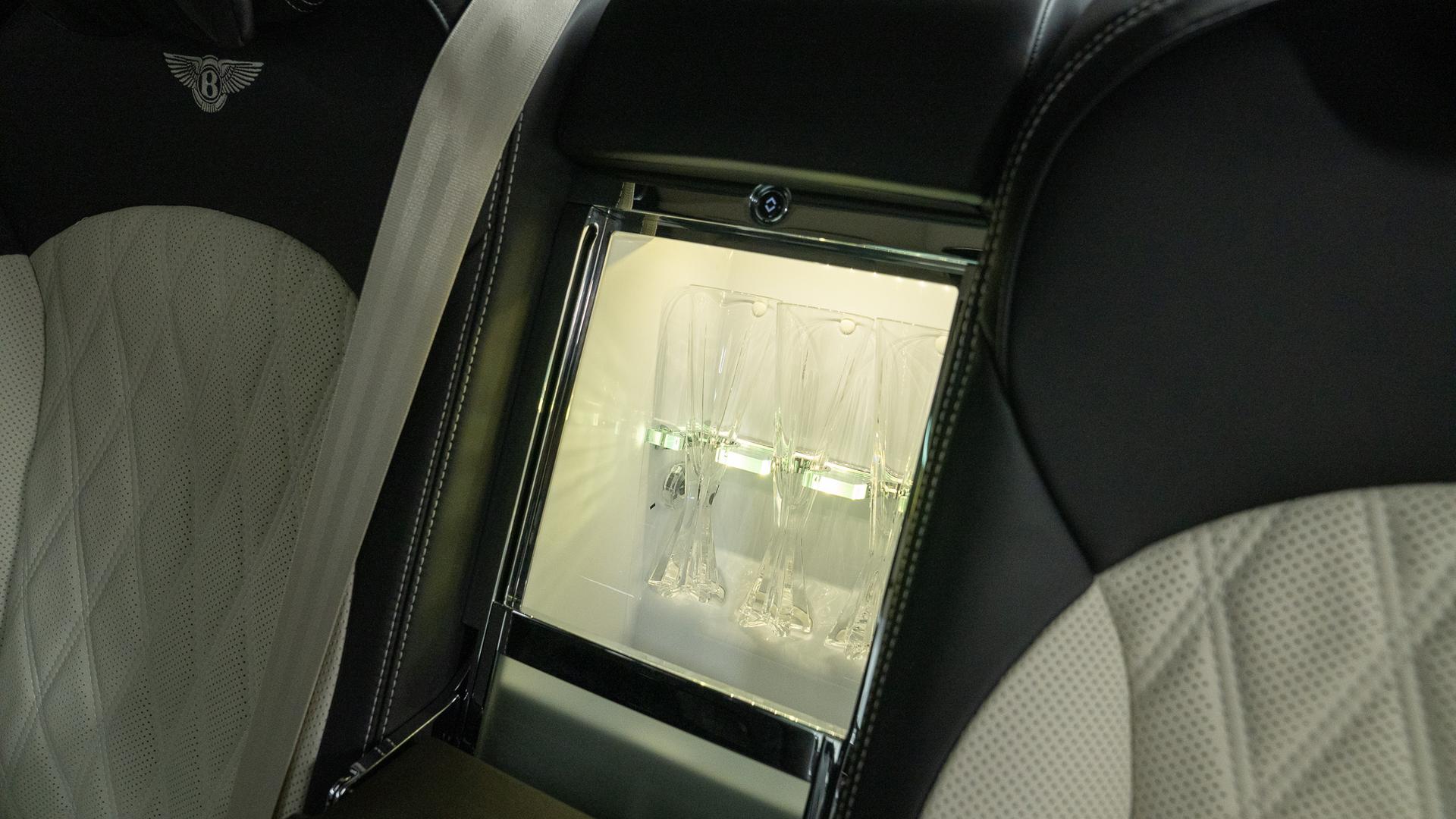 Bentley Mulsanne Photo 44123d08-67e5-4546-a68c-5e37c210c308.jpg