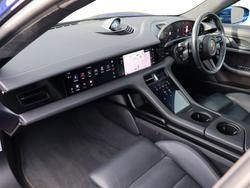 PORSCHE Taycan Photo 3