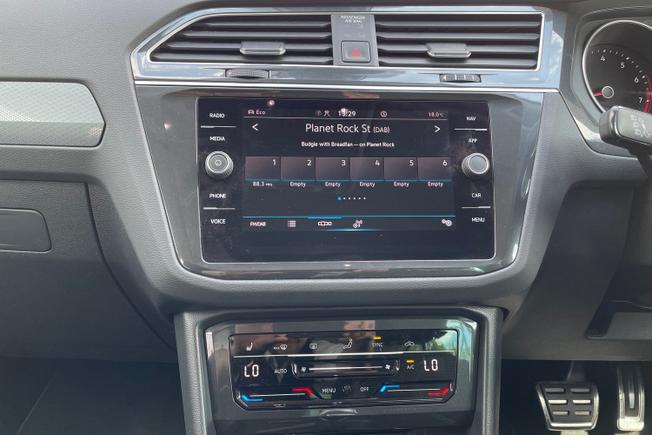 VOLKSWAGEN Tiguan Photo 10