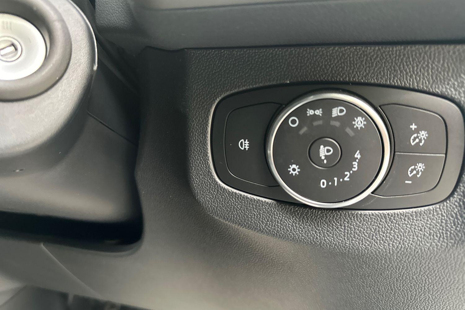 Ford TRANSIT COURIER Photo 15